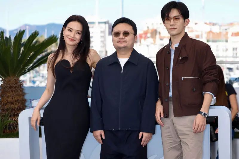 舒淇及易烊千玺主演、毕赣执导的《狂野时代》获颁新增设的特别奖 舒淇及易烊千玺主演、毕赣执导的《狂野时代》获颁新增设的特别奖