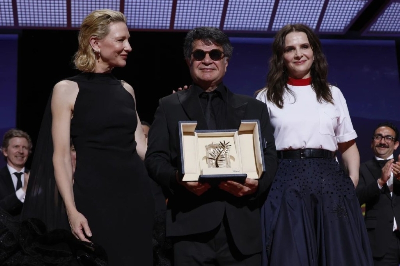 伊朗导演约化巴纳希凭《It Was Just an Accident》捧走金棕榈奖奖,成为欧洲三大影展大满贯的导演之一。 伊朗导演约化巴纳希凭《It Was Just an Accident》捧走金棕榈奖奖,成为欧洲三大影展大满贯的导演之一。