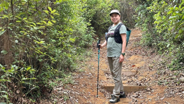 罗淑佩穿上一身绿色行山装束,今早率先体验“四山”旅游。罗淑佩fb 罗淑佩穿上一身绿色行山装束,今早率先体验“四山”旅游。罗淑佩fb