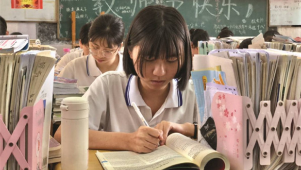 高考AI“Tip题”试卷火热 高考AI“Tip题”试卷火热