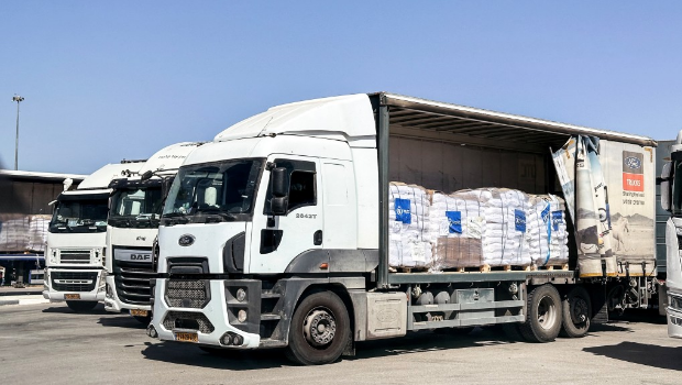 以色列称周日有107辆运载物资货车进入加沙。路透社 以色列称周日有107辆运载物资货车进入加沙。路透社