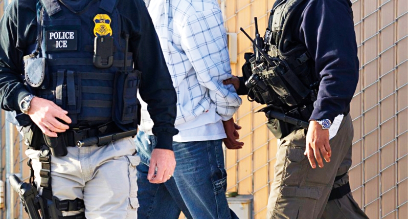 特朗普政府推行严厉移民政策后,已在联邦各级法院面对多宗诉讼,也屡屡遭遇挫折,目前各级法庭目前正审理至少6宗移民案件。 美联社 特朗普政府推行严厉移民政策后,已在联邦各级法院面对多宗诉讼,也屡屡遭遇挫折,目前各级法庭目前正审理至少6宗移民案件。 美联社