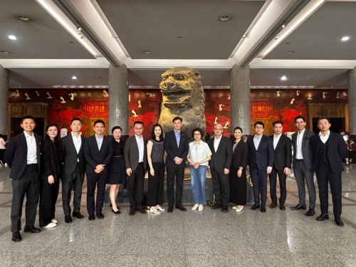 大律师公会代表上午随团参观陕西历史博物馆。 大律师公会代表上午随团参观陕西历史博物馆。