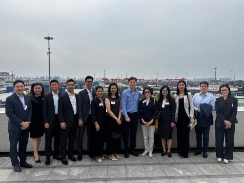 大律师公会代表团下午参观中欧班列集结中心。 大律师公会代表团下午参观中欧班列集结中心。