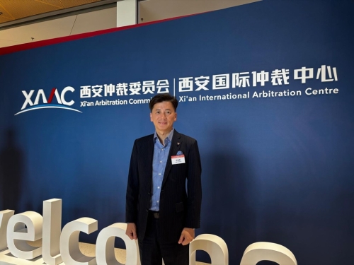 大律师公会副主席许绍鼎资深大律师向西安仲裁委介绍大律师的诉讼专业,欢迎当地律师事务所,邀请香港大律师合作参与案件。 大律师公会副主席许绍鼎资深大律师向西安仲裁委介绍大律师的诉讼专业,欢迎当地律师事务所,邀请香港大律师合作参与案件。