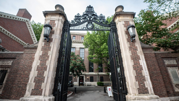 特朗普与哈佛大学之争持续发酵。 特朗普与哈佛大学之争持续发酵。