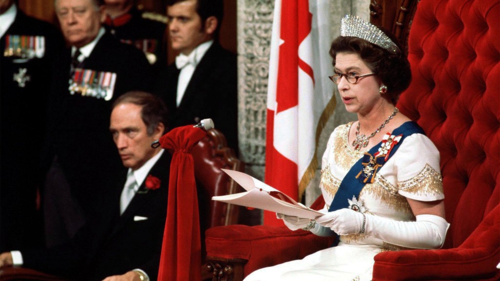 1977年,已故英女王伊丽莎白二世赴加发表“御座致辞”。 1977年,已故英女王伊丽莎白二世赴加发表“御座致辞”。