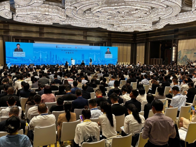 逾八百位来自内地及香港的法律协会、仲裁机构、企业代表等出席论坛 逾八百位来自内地及香港的法律协会、仲裁机构、企业代表等出席论坛