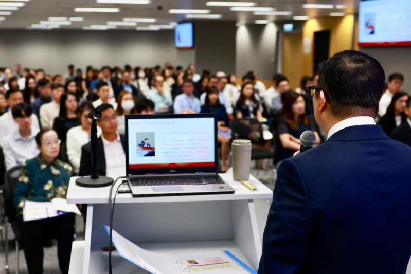 保安局今天下午举行学习全国两会精神座谈会。 邓炳强FB图片 保安局今天下午举行学习全国两会精神座谈会。 邓炳强FB图片