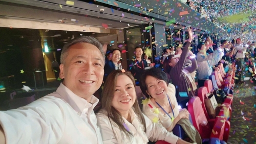 文化体育及旅游局局长罗淑佩(左二)表示,同一个晚上上演4个骚,除了本港歌手,也有新加坡、日韩等受欢迎表演者,非常多元化,反映本港演唱会经济正蓬勃发展。 文化体育及旅游局局长罗淑佩(左二)表示,同一个晚上上演4个骚,除了本港歌手,也有新加坡、日韩等受欢迎表演者,非常多元化,反映本港演唱会经济正蓬勃发展。