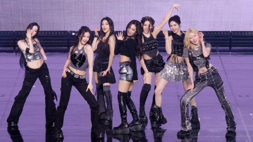 BABYMONSTER上周六在亚博举行演唱会。 BABYMONSTER上周六在亚博举行演唱会。