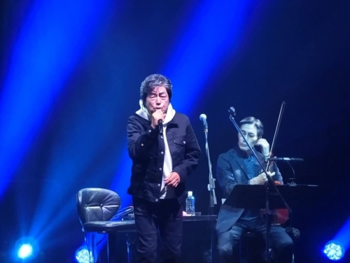 中村雅俊上周六于伊馆举行演唱会。 中村雅俊上周六于伊馆举行演唱会。