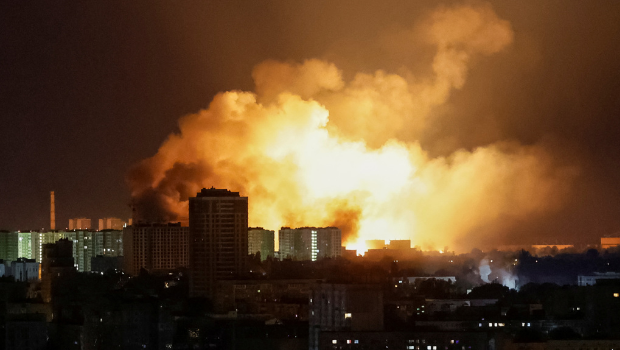 2025年5月24日,俄罗斯无人机和导弹袭击乌克兰基辅,引发剧烈爆炸。 2025年5月24日,俄罗斯无人机和导弹袭击乌克兰基辅,引发剧烈爆炸。