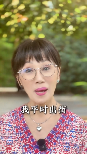 韩马利近日拍片分享自己平时出街带几钱。 韩马利近日拍片分享自己平时出街带几钱。