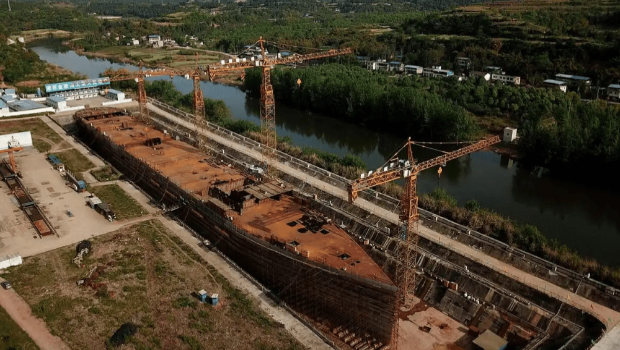 四川复刻版《泰坦尼克号》2014年5月高调开建至今,仍未完工。 四川复刻版《泰坦尼克号》2014年5月高调开建至今,仍未完工。