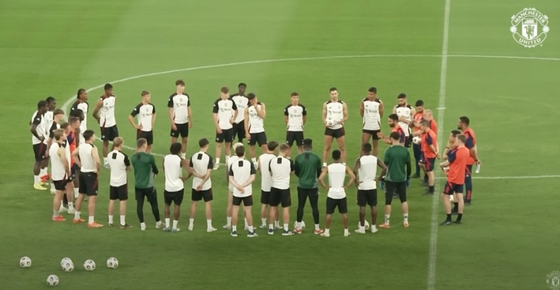 曼联日前已抵达马来西亚,已展开操练,准备5月28日的友赛。 曼联日前已抵达马来西亚,已展开操练,准备5月28日的友赛。