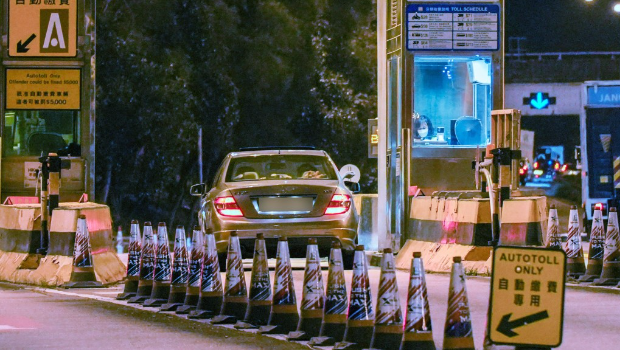 星期一至六私家车及电单车采用分段收费。 星期一至六私家车及电单车采用分段收费。