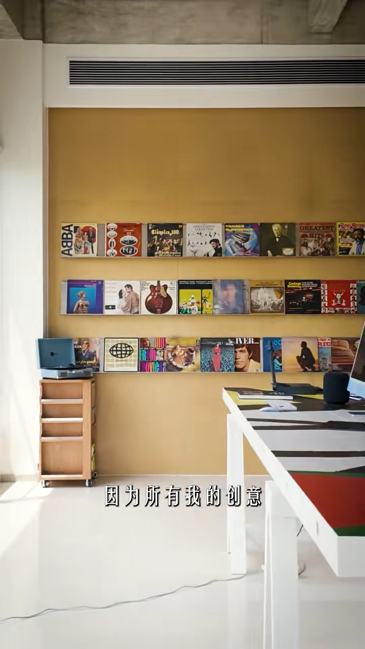 吴彦祖分享了私人空间内的摆设。 吴彦祖分享了私人空间内的摆设。