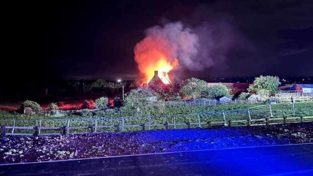 农舍起火现场图 农舍起火现场图