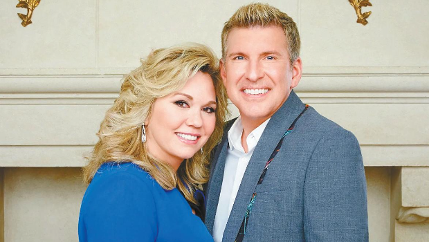 克里斯利与妻子茱莉因银行诈骗和逃税罪成 克里斯利与妻子茱莉因银行诈骗和逃税罪成