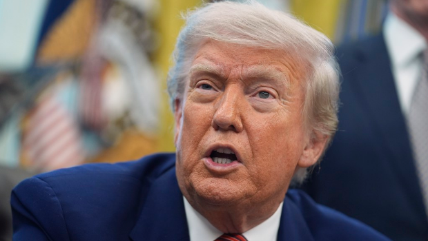 美国联邦国际贸易法院28日的裁决加重特朗普政府“史诗级”关税政策不确定色彩,恐致特朗普整套经济政策崩坏。图为特朗普23日在白宫谈话神情。 美国联邦国际贸易法院28日的裁决加重特朗普政府“史诗级”关税政策不确定色彩,恐致特朗普整套经济政策崩坏。图为特朗普23日在白宫谈话神情。