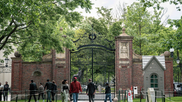 哈佛大学招收了近6800名国际学生和学者。新华社 哈佛大学招收了近6800名国际学生和学者。新华社