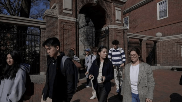 美国国务卿鲁比奥表示,美国将开始吊销中国学生签证。 美国国务卿鲁比奥表示,美国将开始吊销中国学生签证。