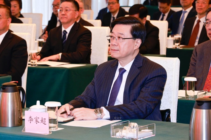 李家超早前表示,国际调解院落户香港,会为香港带来多方面重大利益。 李家超早前表示,国际调解院落户香港,会为香港带来多方面重大利益。