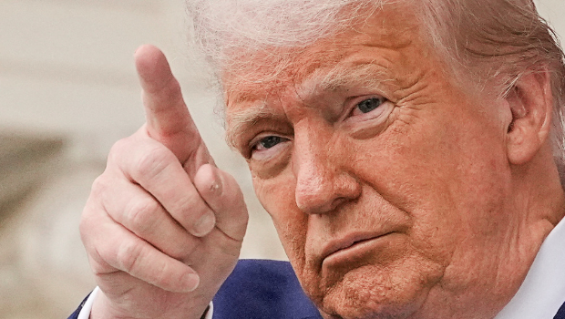 本周美国法院裁定,特朗普用紧急权力加征大规模关税违法,重挫他的贸易战略。 本周美国法院裁定,特朗普用紧急权力加征大规模关税违法,重挫他的贸易战略。