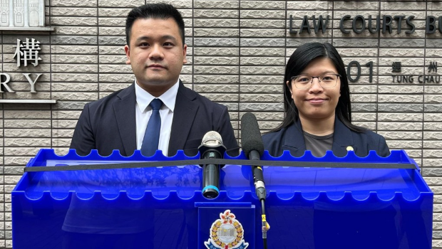 陈韦晴(左)和申文燕 。 陈韦晴(左)和申文燕 。