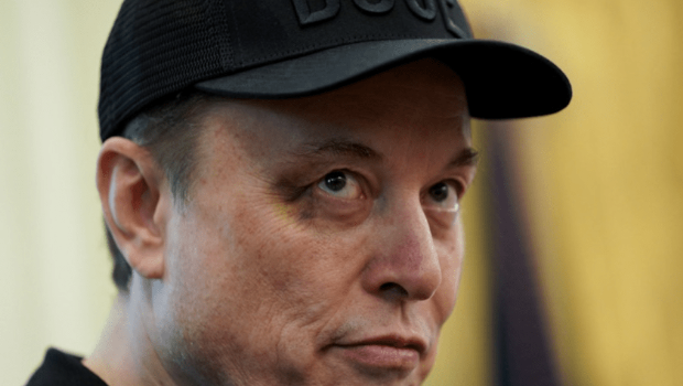 马斯克眼角现瘀青 马斯克眼角现瘀青