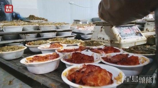 央视曾揭发有企业用上劣质猪头肉制作梅菜扣肉。 央视曾揭发有企业用上劣质猪头肉制作梅菜扣肉。