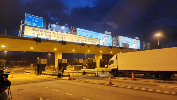 清晨5时,大榄隧道正式实施“易通行”。 清晨5时,大榄隧道正式实施“易通行”。