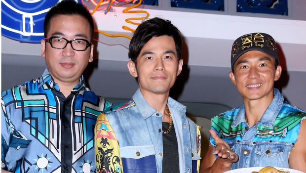 王世均、周杰伦、刘畊宏2013年为“天台食堂”餐厅出席开幕记者会。 王世均、周杰伦、刘畊宏2013年为“天台食堂”餐厅出席开幕记者会。