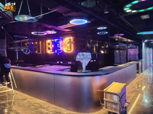 水吧可以见到以「大富豪」英文简称「BBG」(Big Boss Generation)作招牌。 水吧可以见到以「大富豪」英文简称「BBG」(Big Boss Generation)作招牌。