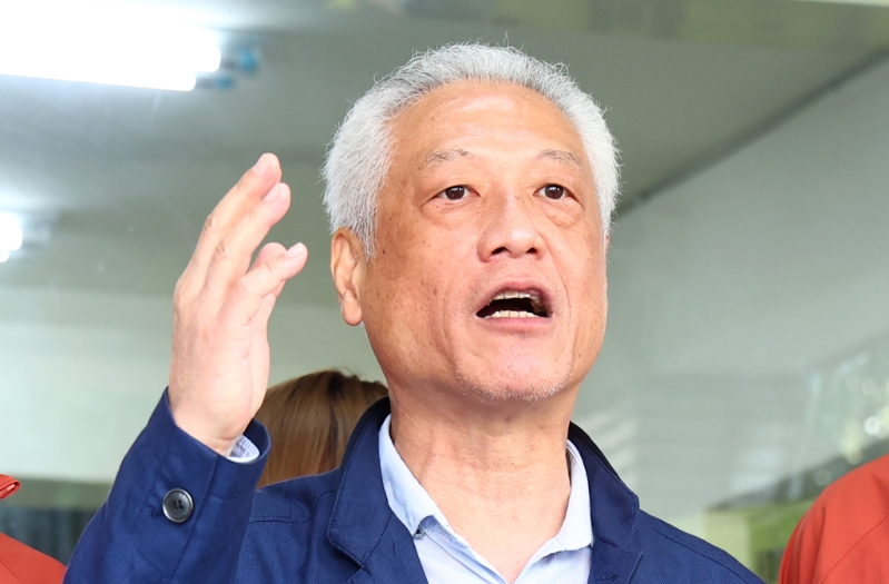 “地动删瑶”罢免民进党“立委”吴思瑶提案领衔人张克晋日前发出声明,并退出领衔人身份。 “地动删瑶”罢免民进党“立委”吴思瑶提案领衔人张克晋日前发出声明,并退出领衔人身份。