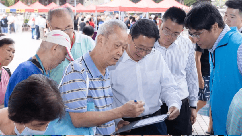 中联办主任周霁到任后首次落区调研 中联办主任周霁到任后首次落区调研