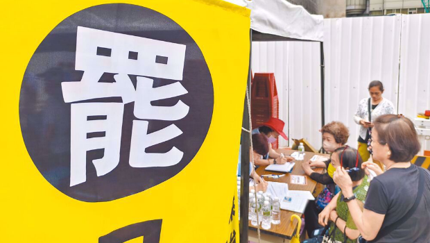 民进党推动大罢免,徐弘庭认为是要逼台湾的理性选民出走。 民进党推动大罢免,徐弘庭认为是要逼台湾的理性选民出走。