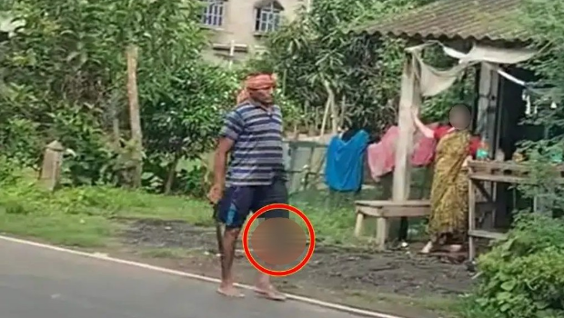 31日在印度发生惊人杀人事件,一场家庭纠纷,男子竟持利刃砍下嫂嫂头颅,并提头颅前往警局自首。 31日在印度发生惊人杀人事件,一场家庭纠纷,男子竟持利刃砍下嫂嫂头颅,并提头颅前往警局自首。