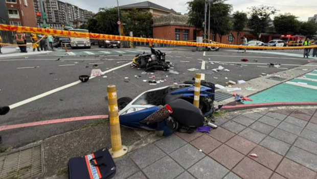 三峡北大小学附近,5月19日下午发生严重车祸。 三峡北大小学附近,5月19日下午发生严重车祸。