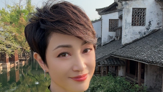 陈法蓉是圈中出名的孝顺女。 陈法蓉是圈中出名的孝顺女。