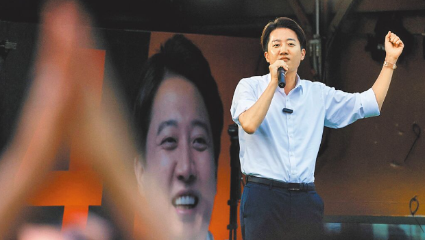 李俊锡试图打破对峙 李俊锡试图打破对峙