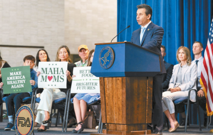 今年4月中,麦卡里在华盛顿新闻发布会上讲话。 今年4月中,麦卡里在华盛顿新闻发布会上讲话。