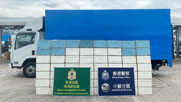 人员共检获57万支怀疑私烟,估计市值约260万元,应课税值约190万元。警方提供 人员共检获57万支怀疑私烟,估计市值约260万元,应课税值约190万元。警方提供