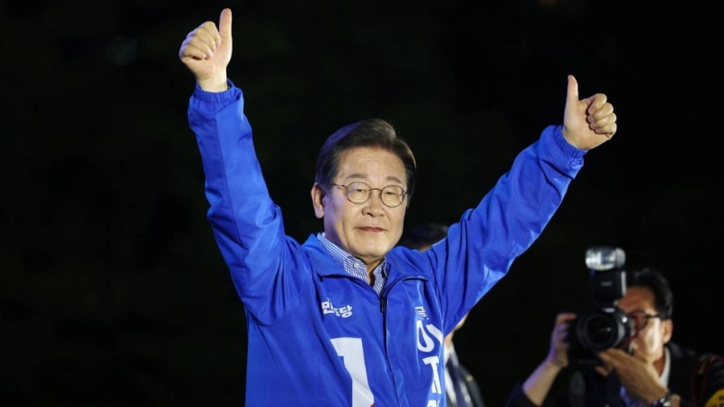 韩国媒体指李在明在总统选举中获压倒性得票。 韩国媒体指李在明在总统选举中获压倒性得票。