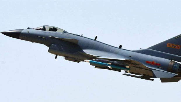 歼-10C是中方自制的改进型超音速多用途战机,在印巴空战藉由联网系统,击落了更高阶的法制阵风战机。 歼-10C是中方自制的改进型超音速多用途战机,在印巴空战藉由联网系统,击落了更高阶的法制阵风战机。