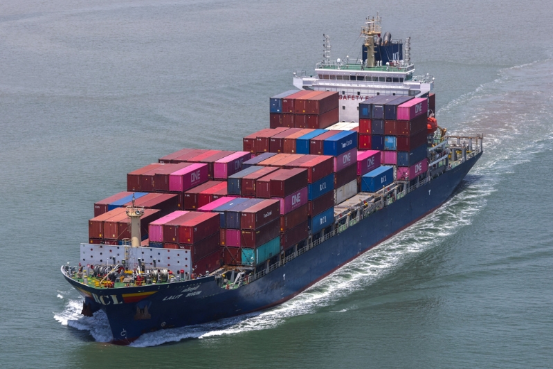 越南近年经济以对美国出口导向,进口货物来源则以中国为主。 图为越南海防港的国际货轮。路透社 越南近年经济以对美国出口导向,进口货物来源则以中国为主。 图为越南海防港的国际货轮。路透社