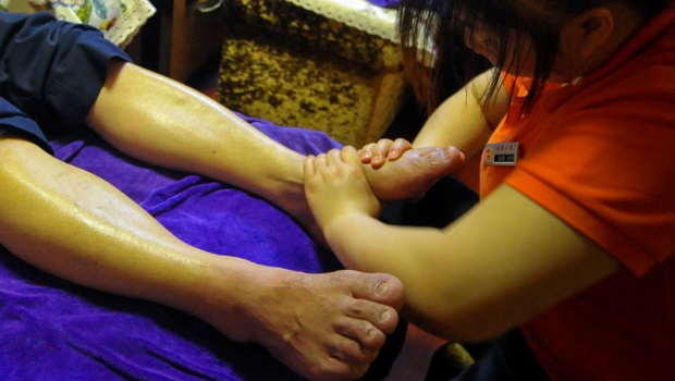 上海一名男子到足浴店消费,被女技师告意图强奸。 上海一名男子到足浴店消费,被女技师告意图强奸。