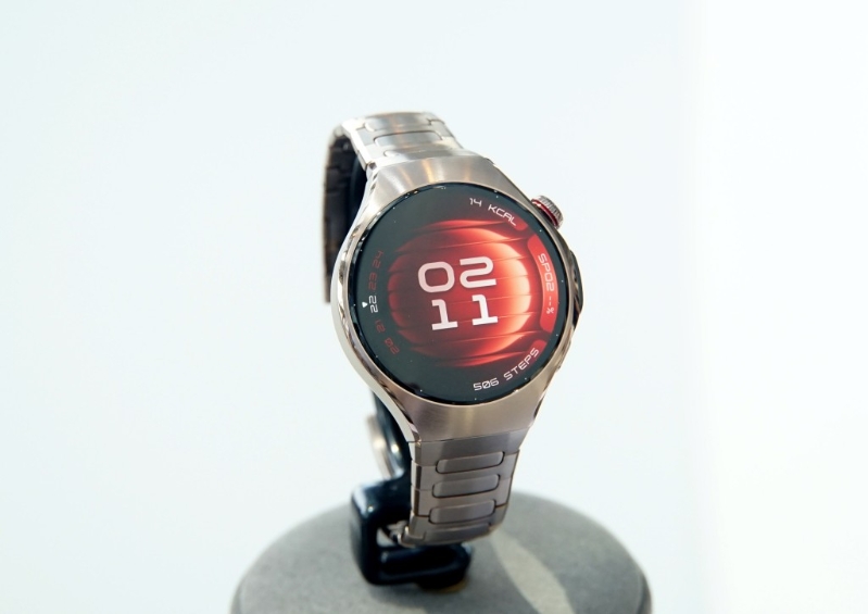 HUAWEI WATCH 5 46mm钛空银版本用上钛金属表壳及钛合金表。 HUAWEI WATCH 5 46mm钛空银版本用上钛金属表壳及钛合金表。