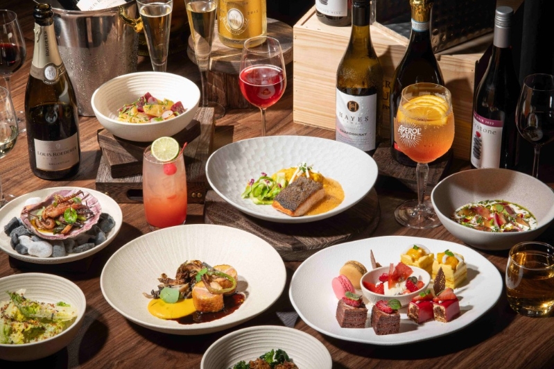 近日餐厅带来全新“Weekend Harbour Brunch Bliss假日海畔早午餐”菜单,当中可无限量点选逾十款精致前菜。 近日餐厅带来全新“Weekend Harbour Brunch Bliss假日海畔早午餐”菜单,当中可无限量点选逾十款精致前菜。